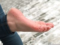 Feet - Anna J - 2016-02-13 In a winter street