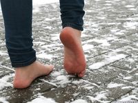 Feet - Anna J - 2016-02-13 In a winter street