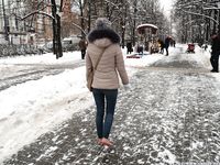 Feet - Anna J - 2016-02-13 In a winter street