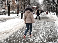 Feet - Anna J - 2016-02-13 In a winter street