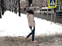 Feet - Anna J - 2016-02-13 In a winter street