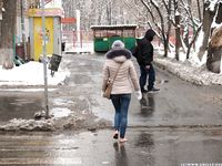 Feet - Anna J - 2016-02-13 In a winter street