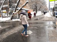 Feet - Anna J - 2016-02-13 In a winter street