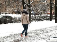 Feet - Anna J - 2016-02-13 In a winter street