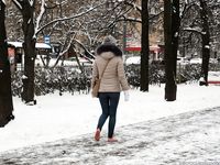 Feet - Anna J - 2016-02-13 In a winter street