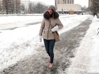 Feet - Anna J - 2016-02-13 In a winter street