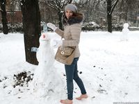 Feet - Anna J - 2016-02-13 In a winter street