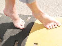 Feet - Anya - 2007-04-21 Tender bare feet