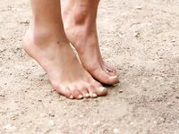 Feet - Anya - 2007-04-21 Tender bare feet