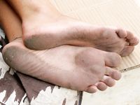 Feet - Anya - 2010-05-31 Sexy dusty soles