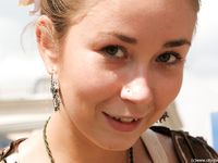 Feet - Anya - 2010-05-31 Sexy dusty soles