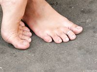 Feet - Anya - 2010-05-31 Sexy dusty soles
