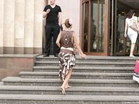 Feet - Anya - 2010-05-31 Sexy dusty soles