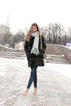 Feet - Arina - 2011-03-27 Slender girl walks barefoot in snow