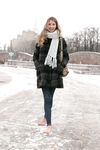 Feet - Arina - 2011-03-27 Slender girl walks barefoot in snow