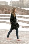 Feet - Arina - 2011-03-27 Slender girl walks barefoot in snow