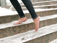 Feet - Arina - 2011-03-27 Slender girl walks barefoot in snow