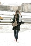 Feet - Arina - 2011-03-27 Slender girl walks barefoot in snow