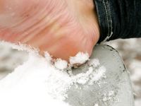 Feet - Arina - 2011-03-27 Slender girl walks barefoot in snow