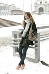 Feet - Arina - 2011-03-27 Slender girl walks barefoot in snow