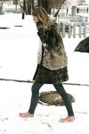 Feet - Arina - 2011-03-27 Slender girl walks barefoot in snow
