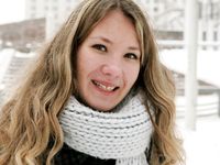 Feet - Arina - 2011-03-27 Slender girl walks barefoot in snow