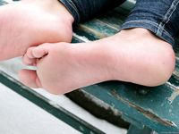 Feet - Arina - 2011-03-27 Slender girl walks barefoot in snow