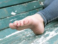 Feet - Arina - 2011-03-27 Slender girl walks barefoot in snow