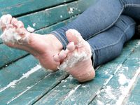 Feet - Arina - 2011-03-27 Slender girl walks barefoot in snow