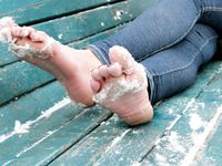 Feet - Arina - 2011-03-27 Slender girl walks barefoot in snow