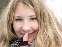 Feet - Arina - 2011-03-27 Slender girl walks barefoot in snow