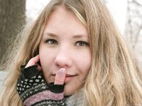 Feet - Arina - 2011-03-27 Slender girl walks barefoot in snow