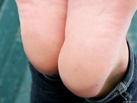 Feet - Arina - 2011-03-27 Slender girl walks barefoot in snow