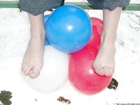Feet - Asya + Alena - 2003-12-01 Bare feet on snow and small air-balloons
