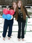 Feet - Asya + Alena - 2003-12-01 Bare feet on snow and small air-balloons