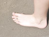 Feet - Asya - 2005-07-02 A barefoot shopping