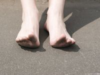 Feet - Asya - 2005-07-02 A barefoot shopping