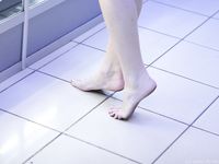 Feet - Asya - 2005-07-02 A barefoot shopping