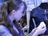 Feet - Asya - 2005-07-02 A barefoot shopping