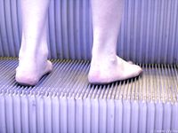 Feet - Asya - 2005-07-02 A barefoot shopping