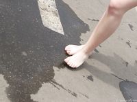 Feet - Asya - 2005-07-02 A barefoot shopping