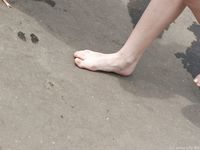 Feet - Asya - 2005-07-02 A barefoot shopping