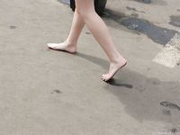 Feet - Asya - 2005-07-02 A barefoot shopping