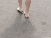 Feet - Asya - 2005-07-02 A barefoot shopping