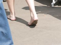 Feet - Asya - 2005-07-02 A barefoot shopping