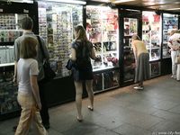 Feet - Asya - 2005-07-02 A barefoot shopping