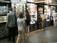 Feet - Asya - 2005-07-02 A barefoot shopping