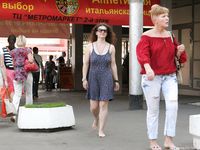 Feet - Daria - 2010-08-20 Evening barefoot stroll