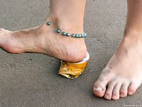 Feet - Daria - 2010-08-20 Evening barefoot stroll