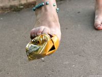 Feet - Daria - 2010-08-20 Evening barefoot stroll